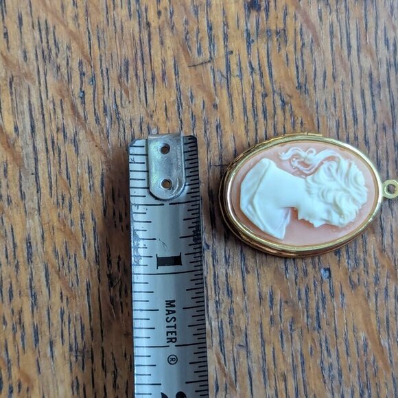 Victorian Cameo Locket Vintage Necklace Pendant Shell Ivory Ornate Gold Oval - Picture 10 of 11